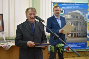 Виступає Микола Завальний