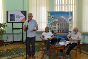 Виступає В. Мельник