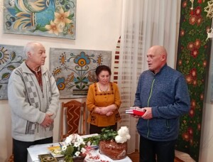 Ювіляра вітає Андрій Стебелєв